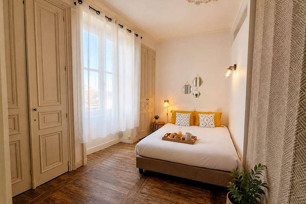 Apartamento entero, Apartamento-Estándar-Baño privado con ducha-Vista a la Ciudad in Angulema, Charente