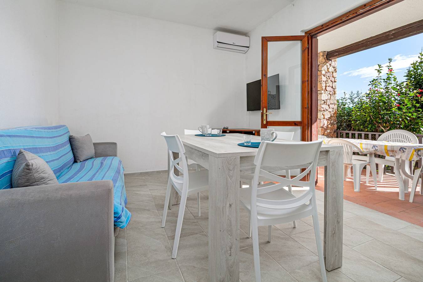 Ganze Wohnung, Apartment „Brezza Marina - Garden“ mit privater Terrasse, Wlan und Klimaanlage in San Teodoro, Olbia-Tempio