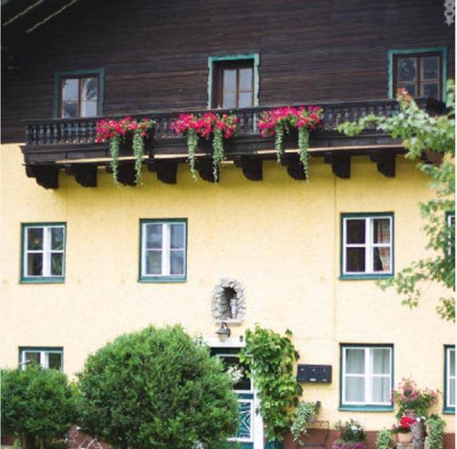Ganze Wohnung, Apartment with Mountain View in Kuchl, Tennengau