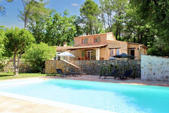 Gîte pour 6 personnes, avec piscine, animaux acceptés à Draguignan