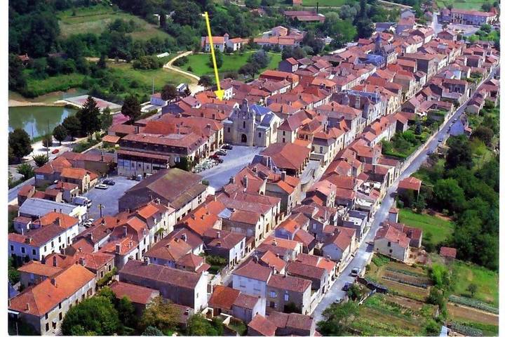 Location de vacances pour 6 personnes, avec Balcon et Terrasse ainsi que Jardin et Vue à Villefranche-du-Périgord