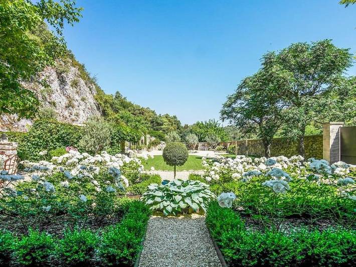 Villa pour 4 personnes, avec piscine et jardin ainsi que terrasse et vue