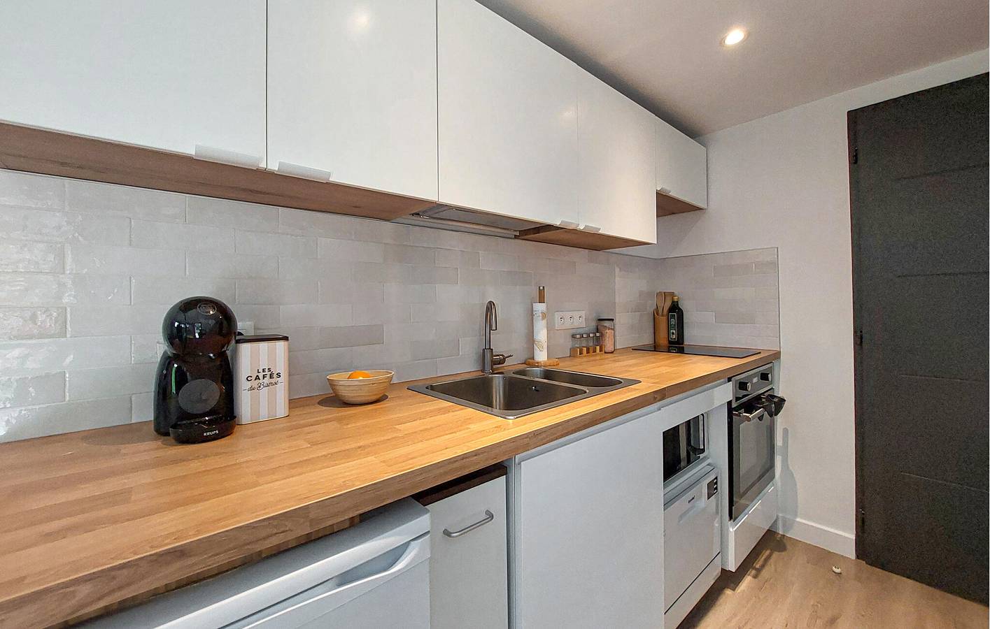 Cozy Apartment with Garden near Plage de Saint-Georges in Meschers-sur-Gironde, Saintes region