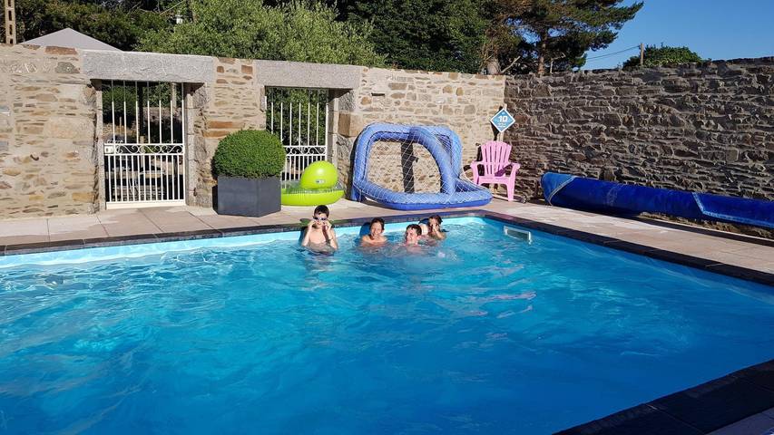 Gîte pour 2 personnes, avec Terrasse et Jardin ainsi que Piscine et Vue à Pordic