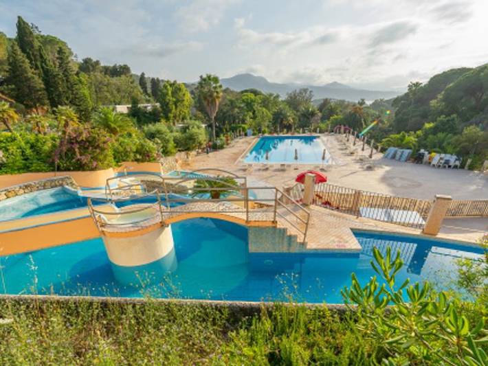 Wohnwagen für 4 Personen, mit Kinderpool und Sauna auf Elba