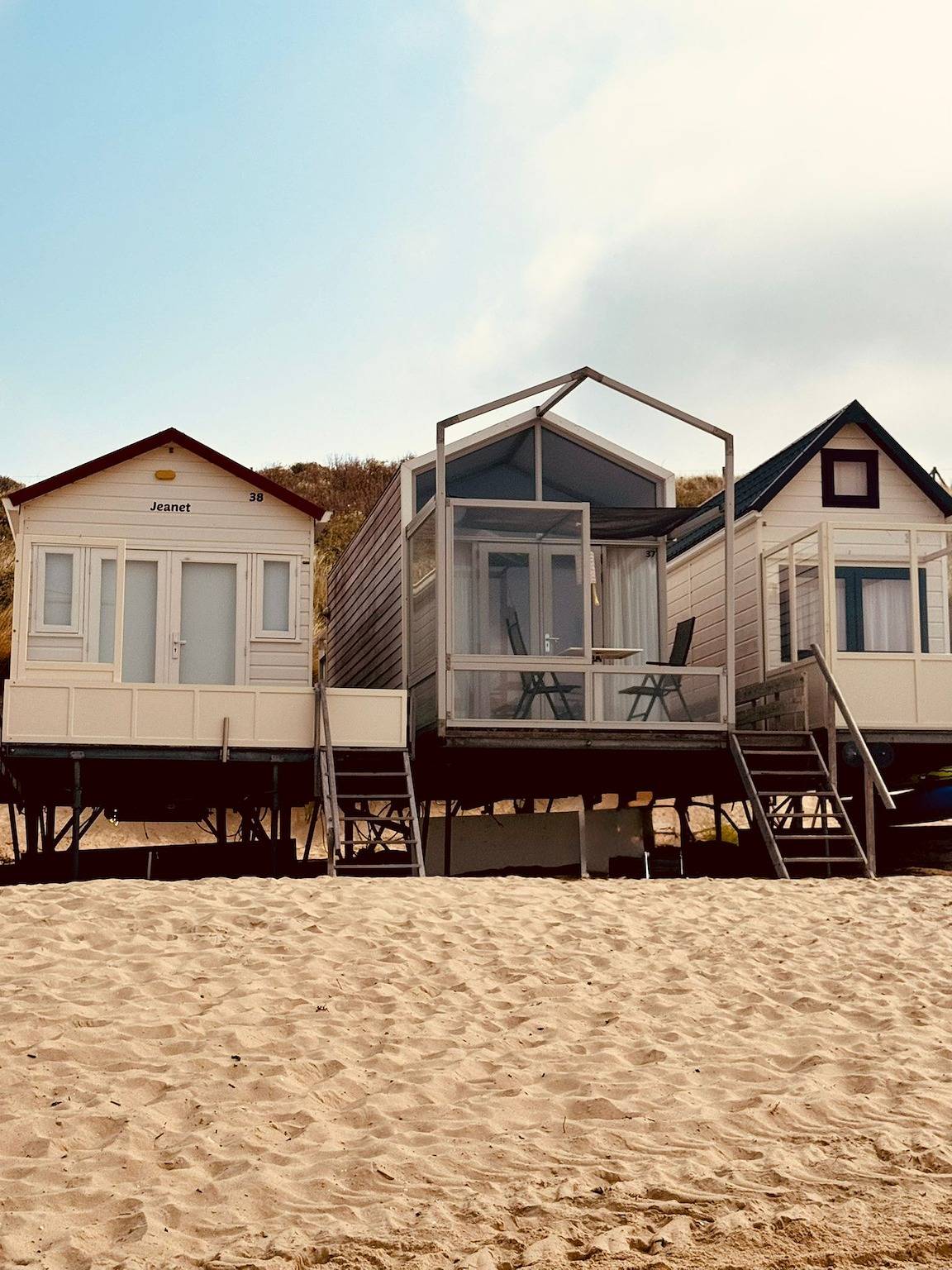 Slaapstrandhuisje óp het strand van Dishoek met zeezicht en terras en plek voor vijf personen I 37 in Vlissingen, Walcheren