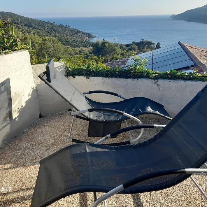 Location de vacances pour 2 personnes, avec vue ainsi que jardin et balcon dans Île du Levant - 4