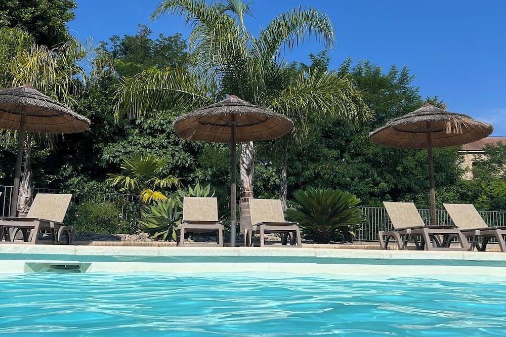 Ganze Wohnung, Strand fußläufig erreichbar und Pool, Apartment mit Terrasse für bis zu 6 Personen in Poggio-Mezzana, Corte und Umgebung