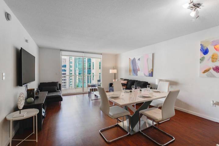 Ferienwohnung für 3 Personen, mit Sauna und Balkon sowie Whirlpool und Pool in Miami