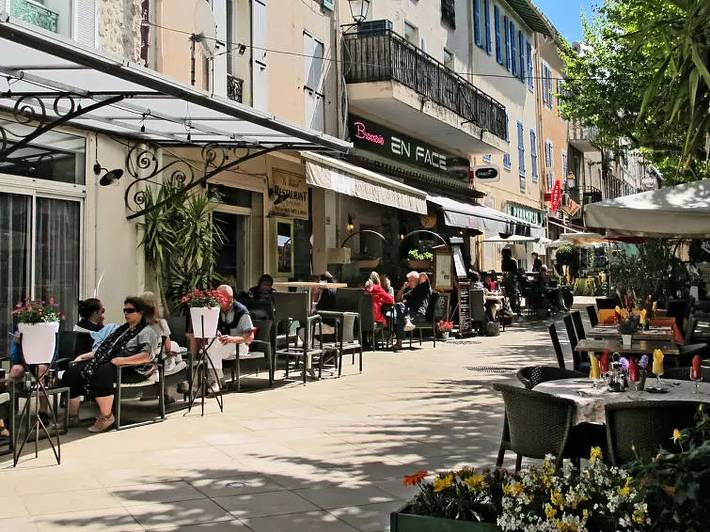 Location de vacances pour 6 personnes, avec terrasse et piscine à Bagnols-en-Forêt - 4