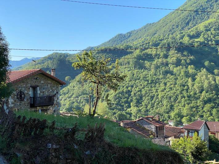 Casa rural para 4 personas, con balcón, Se admiten mascotas en Parque Natural de Redes