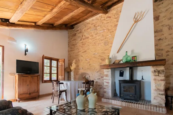 Casa de vacaciones para 6 personas, con vistas además de jardín y piscina - 1