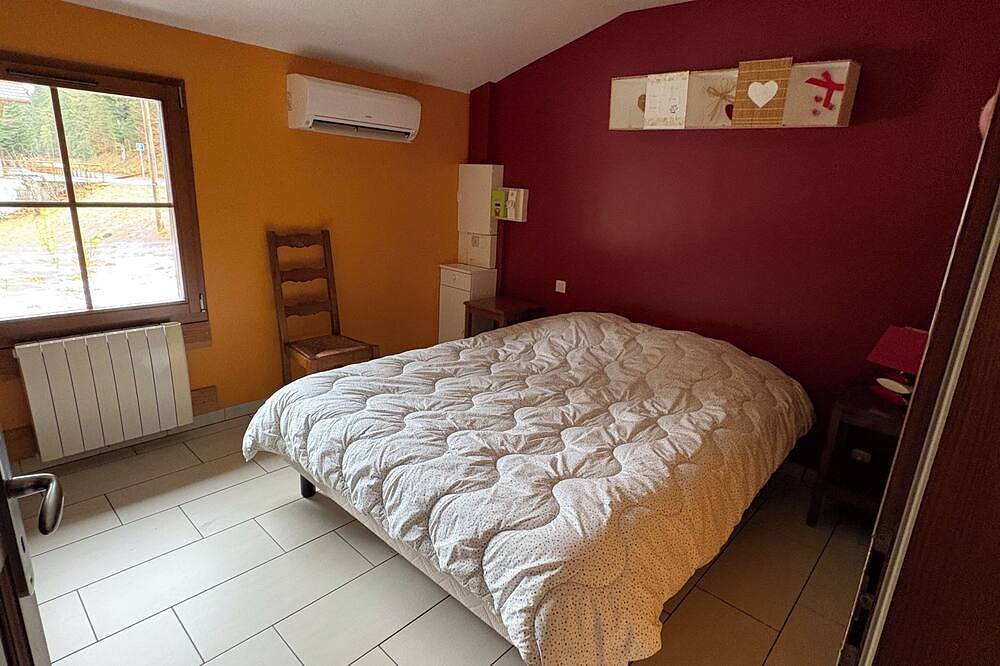 Chalet on the shores of Lac de Longemer on a hectare of multi-activity playground in Xonrupt-Longemer, Parc naturel régional des Ballons des Vosges