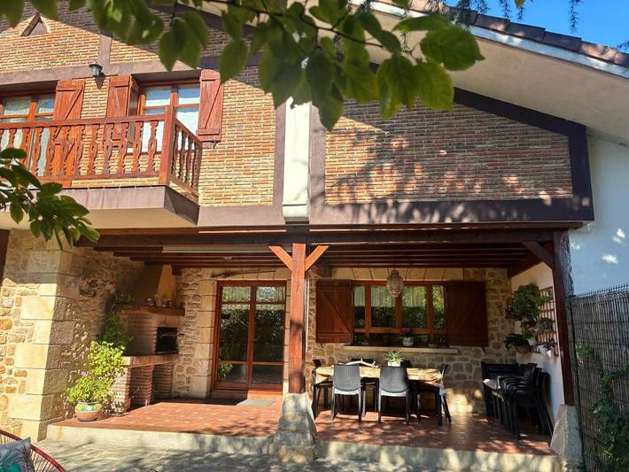 Location de vacances pour 8 personnes, avec Balcon et Terrasse ainsi que Jardin et Vue dans Murguía