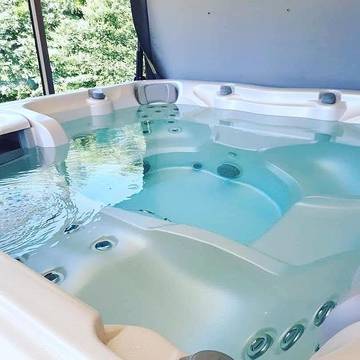 Gîte pour 5 personnes, avec piscine ainsi que jardin et jacuzzi, animaux acceptés à Saint-Julien-de-Cassagnas