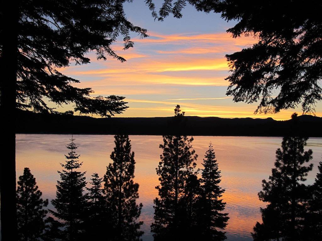 Vacation House for 10 Guests in Lake Almanor, Plumas County
