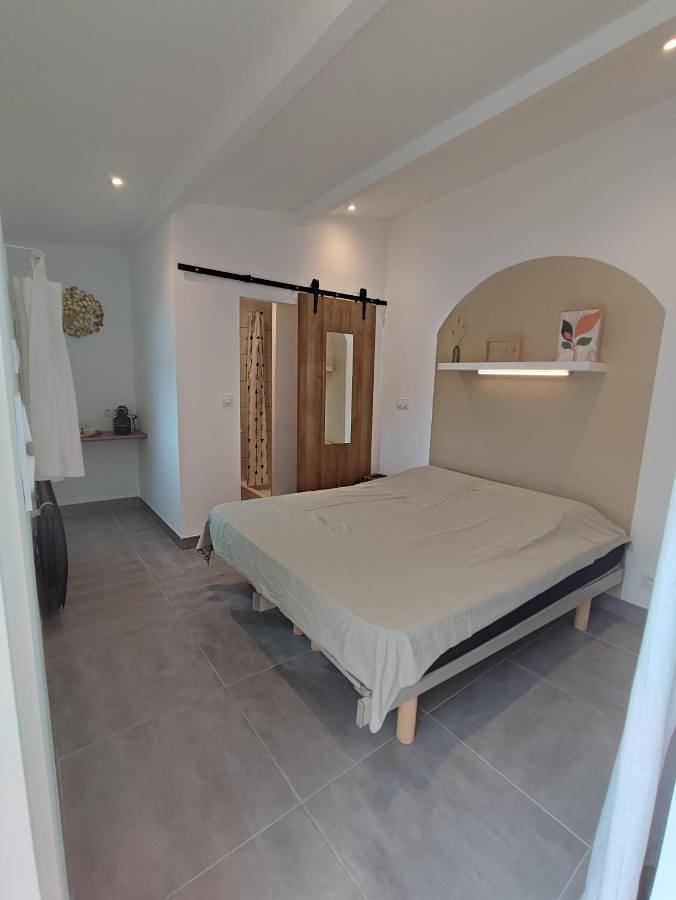 Chambre d’hôte pour 2 personnes, avec Terrasse et Jardin ainsi que Piscine et Vue