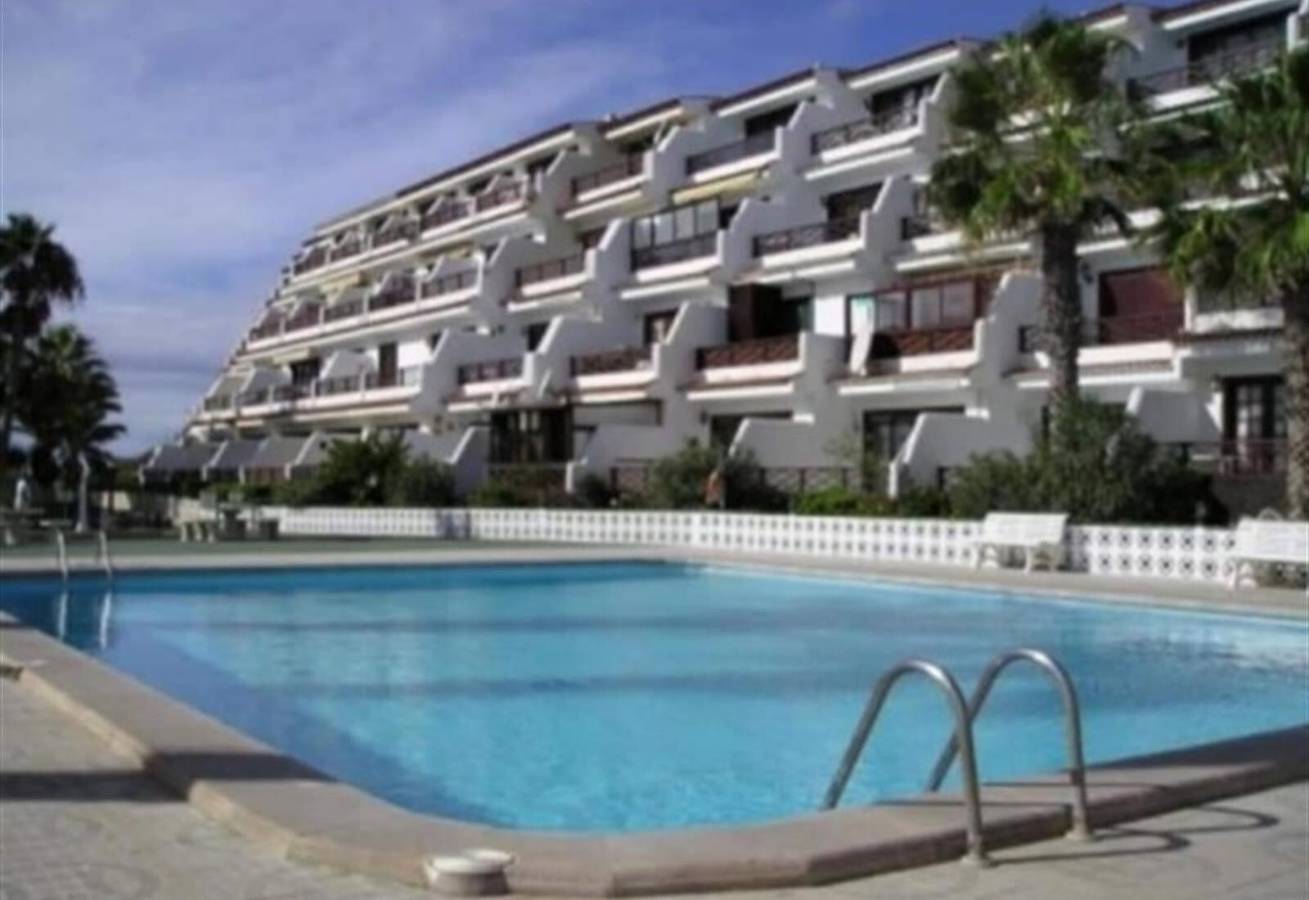 Apartamento inteiro, Apartamento com Linda Vista para o Mar, Piscina, Jardim, Terraço & Wi-Fi in Costa del Silencio, Arona