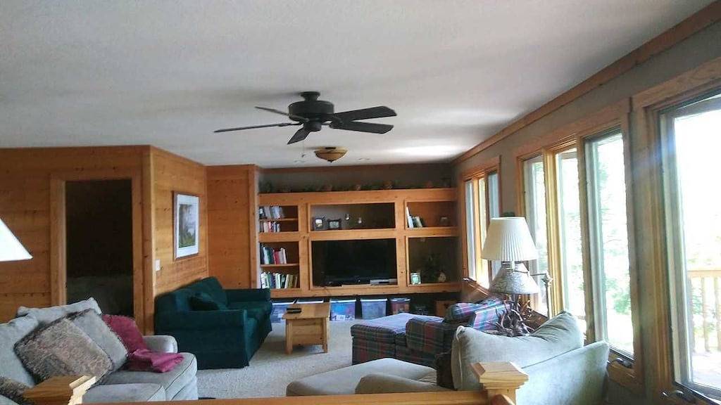 Haus am See auf der nördlichen Seite des Rush Lake, nach Süden mit einer schönen Aussicht. Zuhause sieht aus in Crosslake, Crow Wing County