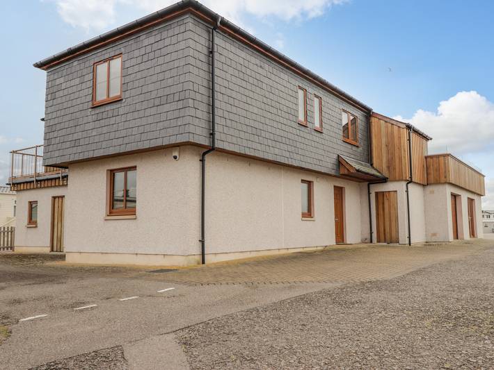 Holiday rental for 8 people, with Balcony and Garden as well as Pool in Moray