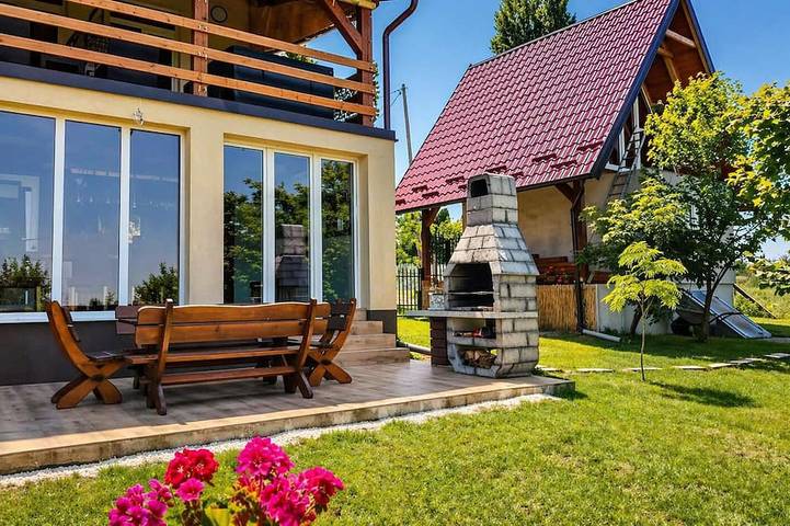 Familienfreundliches Landhaus mit Pool, Whirlpool, Spielplatz und Blick auf die Donau. in Osijek-Baranja