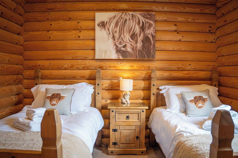 Vermont Lodge - Large Luxury Scandinavian Log Cabin with Hot Tub - Felmoor Park in Northumberland