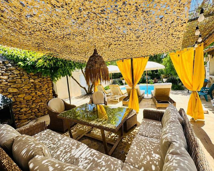 Camping pour 4 personnes, avec Terrasse et Jardin ainsi que Piscine et Vue