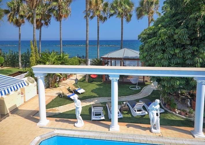 Villa for 10 people, with Balcony and Terrace as well as Garden and Pool in Limassol