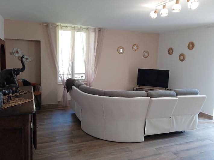 Gîte pour 8 personnes, avec Terrasse ainsi que Jardin et Vue dans Nevy-sur-Seille