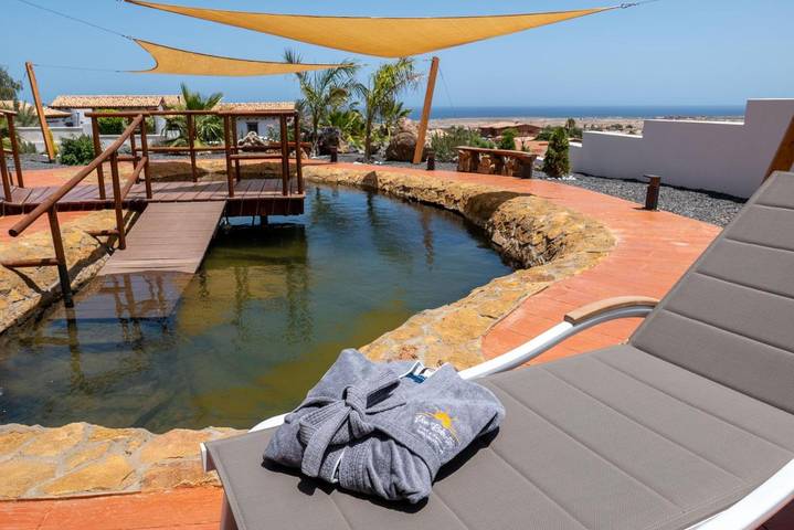 Casa de vacaciones para 5 personas, con piscina además de jardín y vistas, Se admiten mascotas en El Jablito
