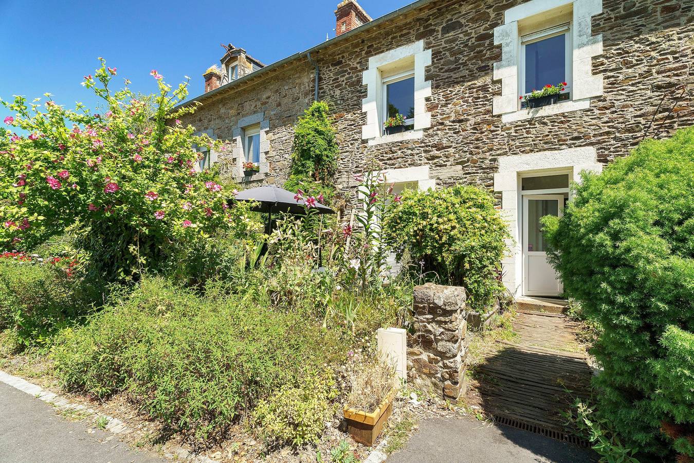 Studio entier, Appartement « Aurore » avec Wi-Fi à Cancale in Cancale, Baie du Mont-Saint-Michel