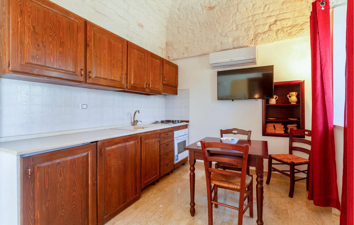 Appartement confortable avec piscine, parking, terrasse et climatisation - près de Zavorra EnoFishBar in Ostuni, Salento