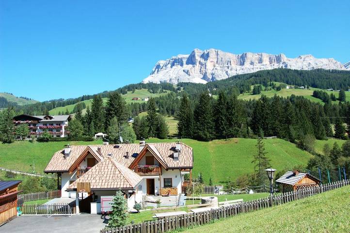 Hütte für 9 Personen, mit Terrasse und Garten sowie Ausblick in Alta Badia - 2