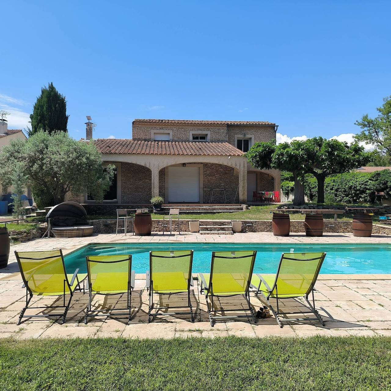 Villa « Tourterelle » con piscina, vistas a la montaña, Wi-Fi y aire acondicionado in Sarrians, Vaucluse