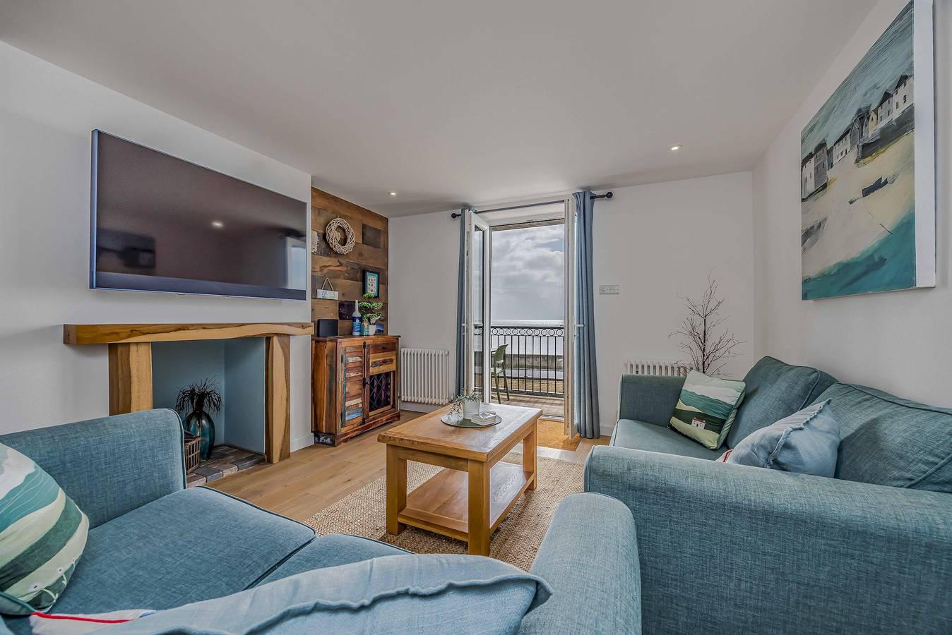 Entire apartment, Tasteful, Seafront Family Flat - Pass the Keys in Bognor Regis, West Sussex