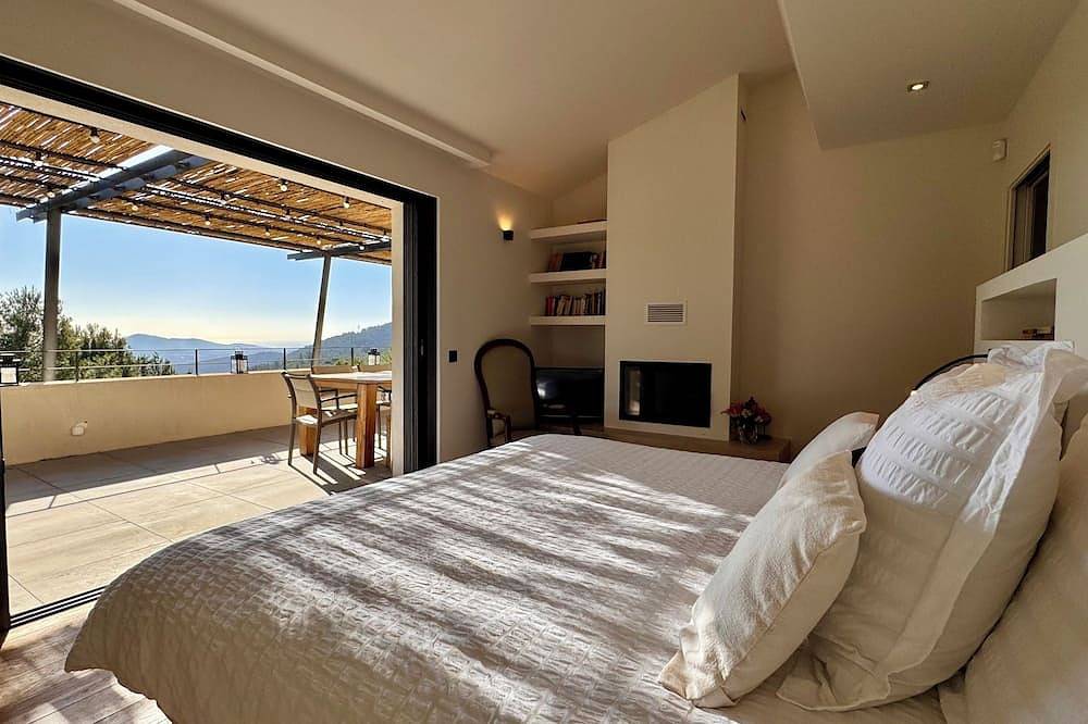 Sublime architect-designed villa in the heart of nature in Solliès-Ville, Toulon regio