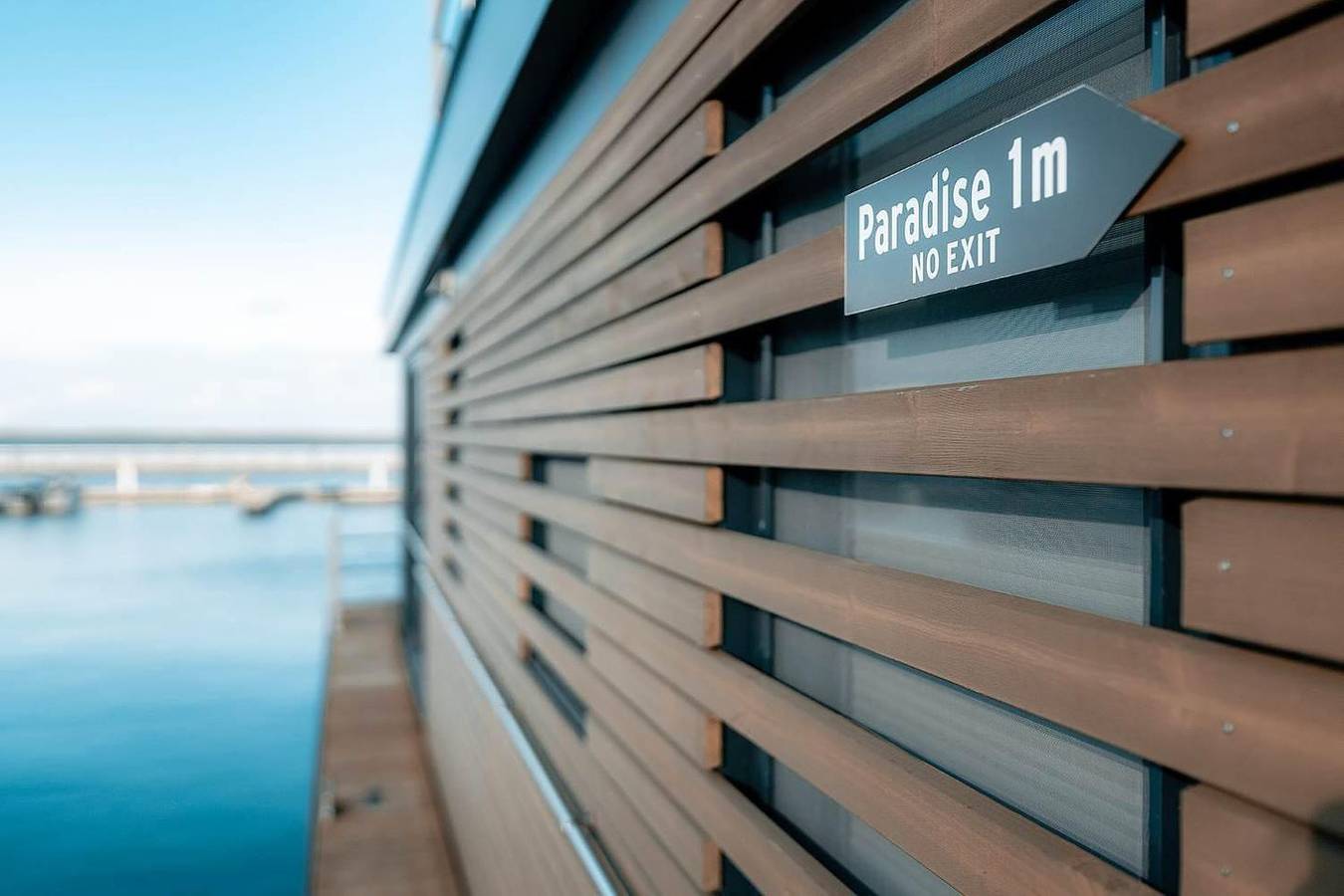 Floatinghouse Paradise: schwimmendes Ferienhaus mit Seeblick in Bärwalder See, Boxberg (Oberlausitz)
