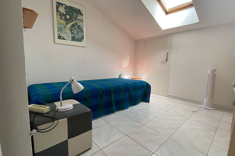 Hel lejlighed, T3 Duplex apartment, reversible air conditioning, private parking in Le Brusc, Six-Fours-les-Plages