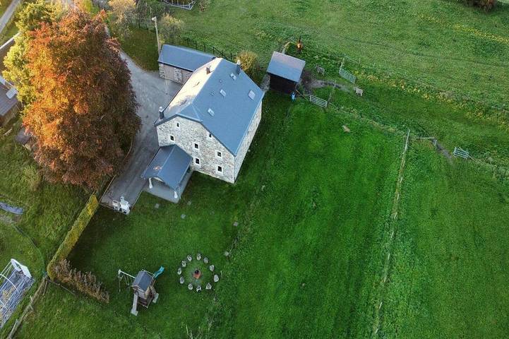 Gîte pour 8 personnes, avec jardin ainsi que sauna et terrasse dans Grand Halleux