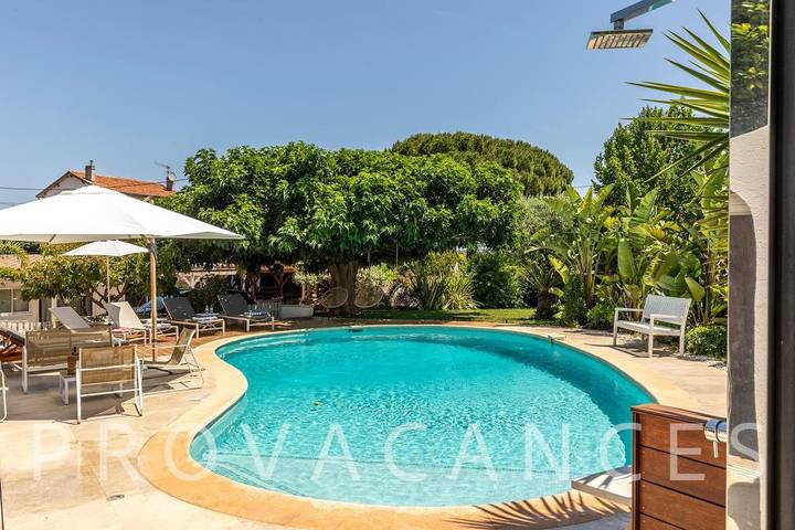 Villa in Golfe-Juan overlooking the Mediterranean and Cap d'Antibes in Vallauris, Costa mediterránea (Francia)