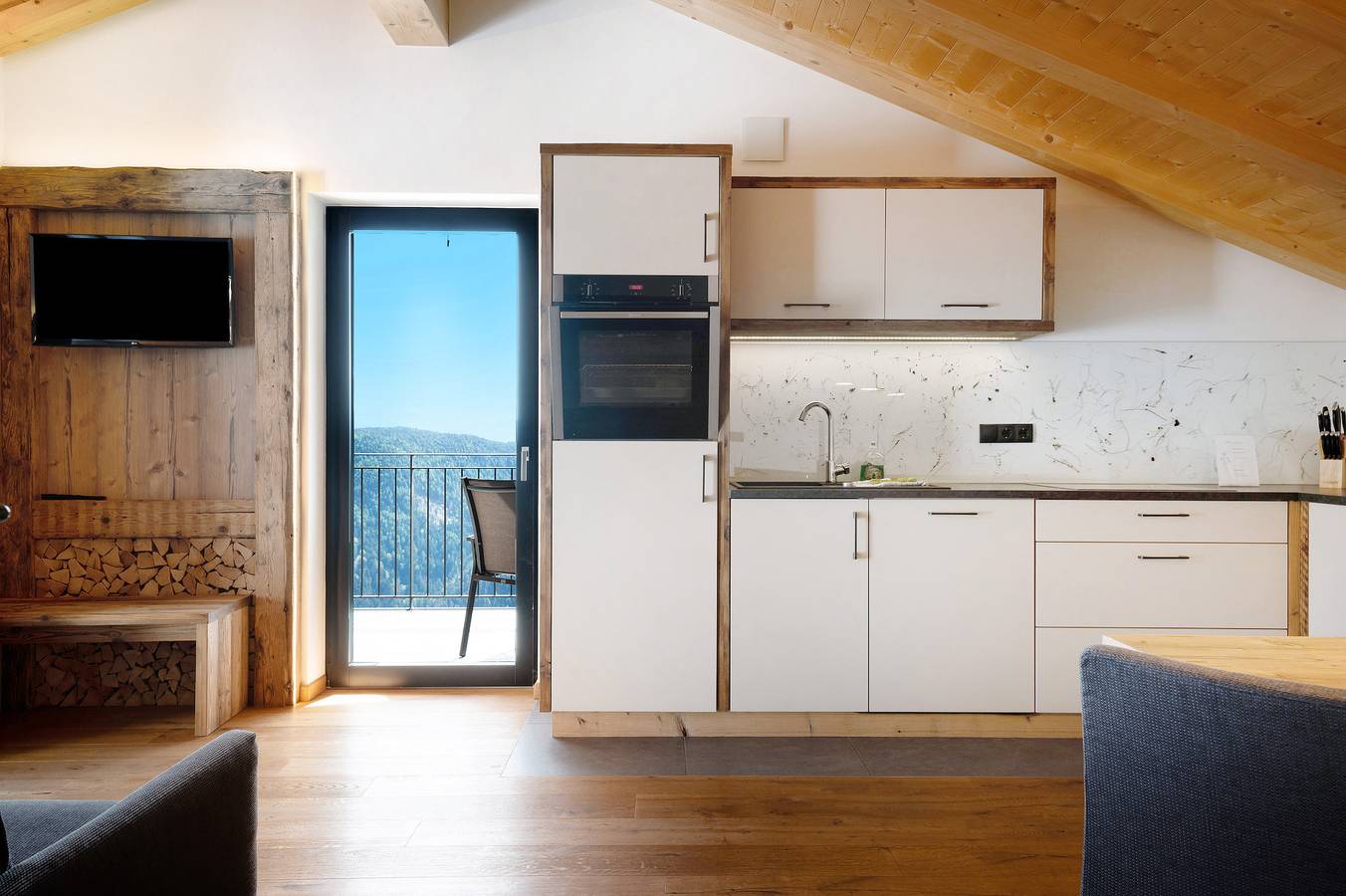 Ganze Wohnung, Ferienwohnung 'Platiederhof Apt Lajen' mit Bergblick, Gemeinschaftsgarten und Wlan in Tschöfas, Lajen