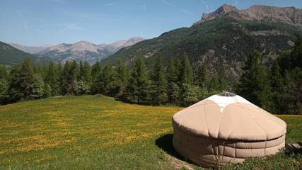 Tente pour 12 personnes, avec vue et jardin dans les Alpes-de-Haute-Provence