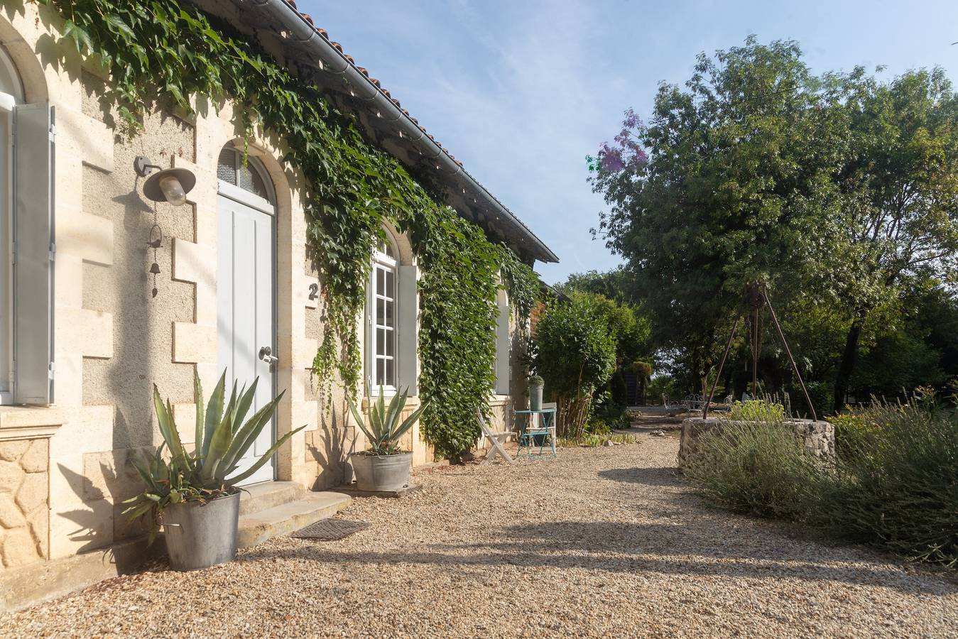 Ferienhaus 'Au Bord De La Charente' mit privater Terrasse und privatem Garten in Jarnac, Charente