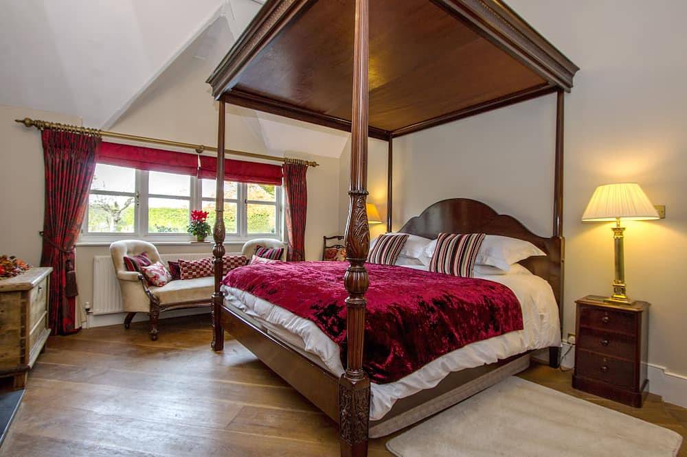Charming country cottage in a very quiet village in Dorset. 5  double bedrooms. in Dorset