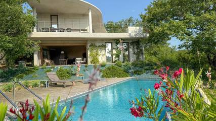 Gîte pour 2 personnes, avec piscine ainsi que jardin et vue à Balazuc