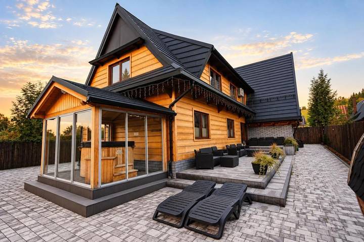 Gîte pour 4 personnes, avec Balcon et Terrasse ainsi que Jacuzzi et Jardin à Poronin