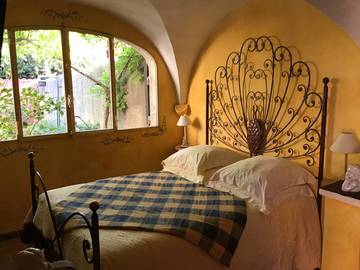 Chambre d’hôte pour 3 personnes, avec jardin au Parc naturel régional des Alpilles