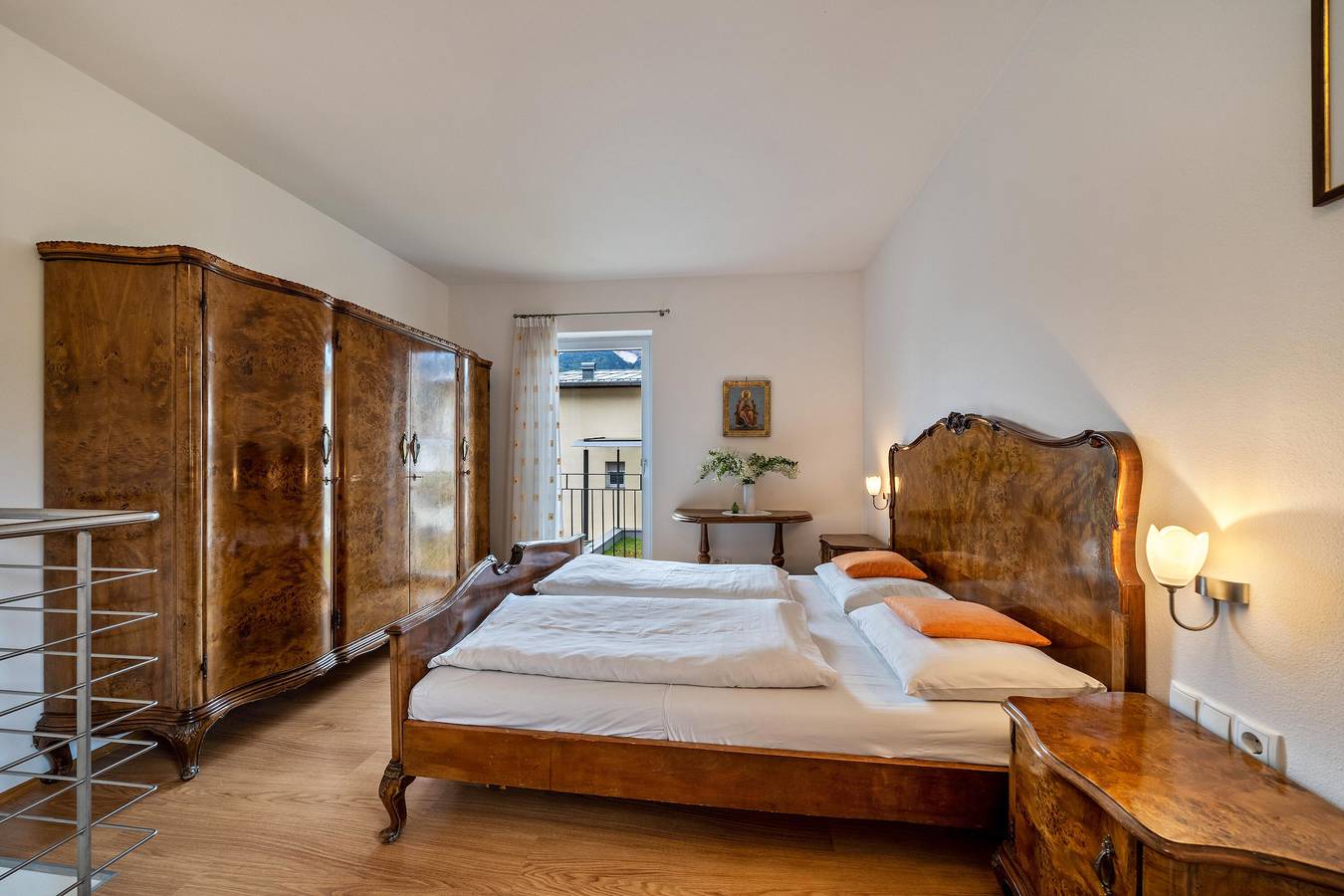 Entire apartment, Apartment 'Das Landhaus Apt Chardonnay' with Mountain View, Private Terrace and Wi-Fi in Terlan, Sarntal Alps