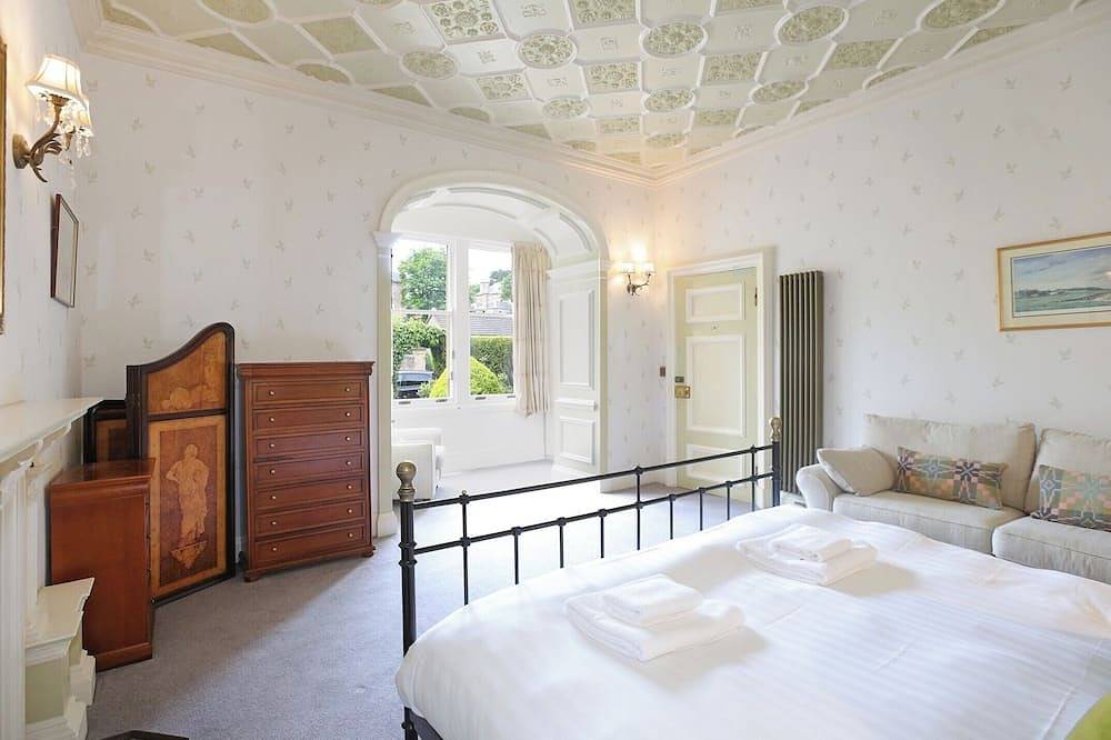 A spacious, historic and beautiful Victorian property with exceptional sea and golf course views in North Berwick, Edinburgh and Lothian
