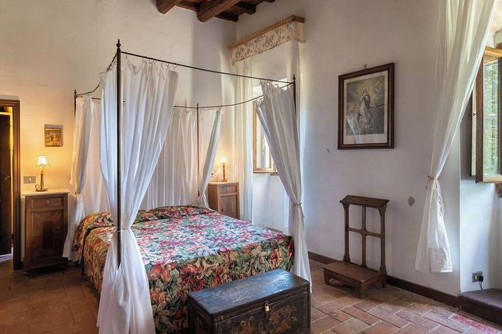 Bellissima villa indipendente per 22 ospiti con Wifi, piscina, Tv, patio e animali ammessi in Londa, Firenze province